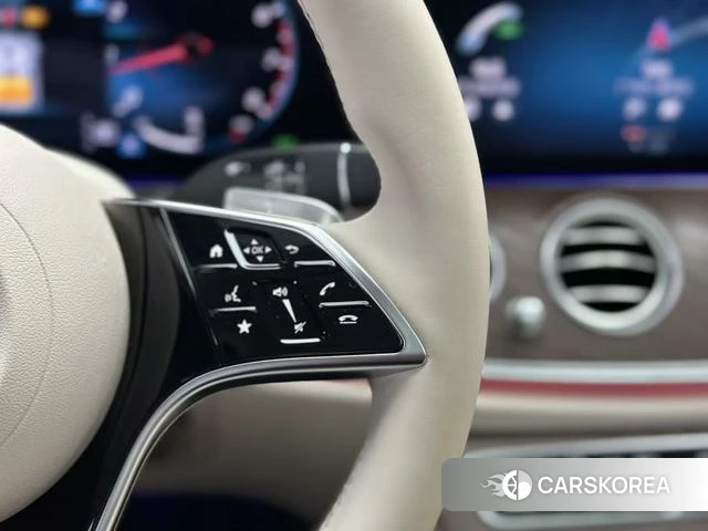 Mercedes-Benz E-class 2022 Серебристо-серый из Китая