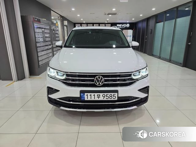 Volkswagen Tiguan second Generation 2022 Белый из Кореи