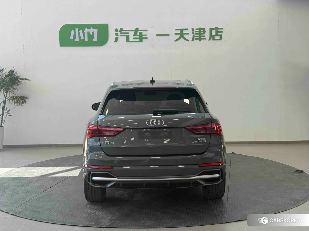 Audi Q3 2021 Темно-серый из Китая