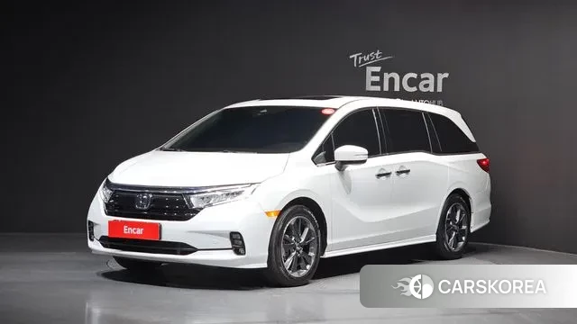 Honda Odyssey 2023 Белый из Кореи