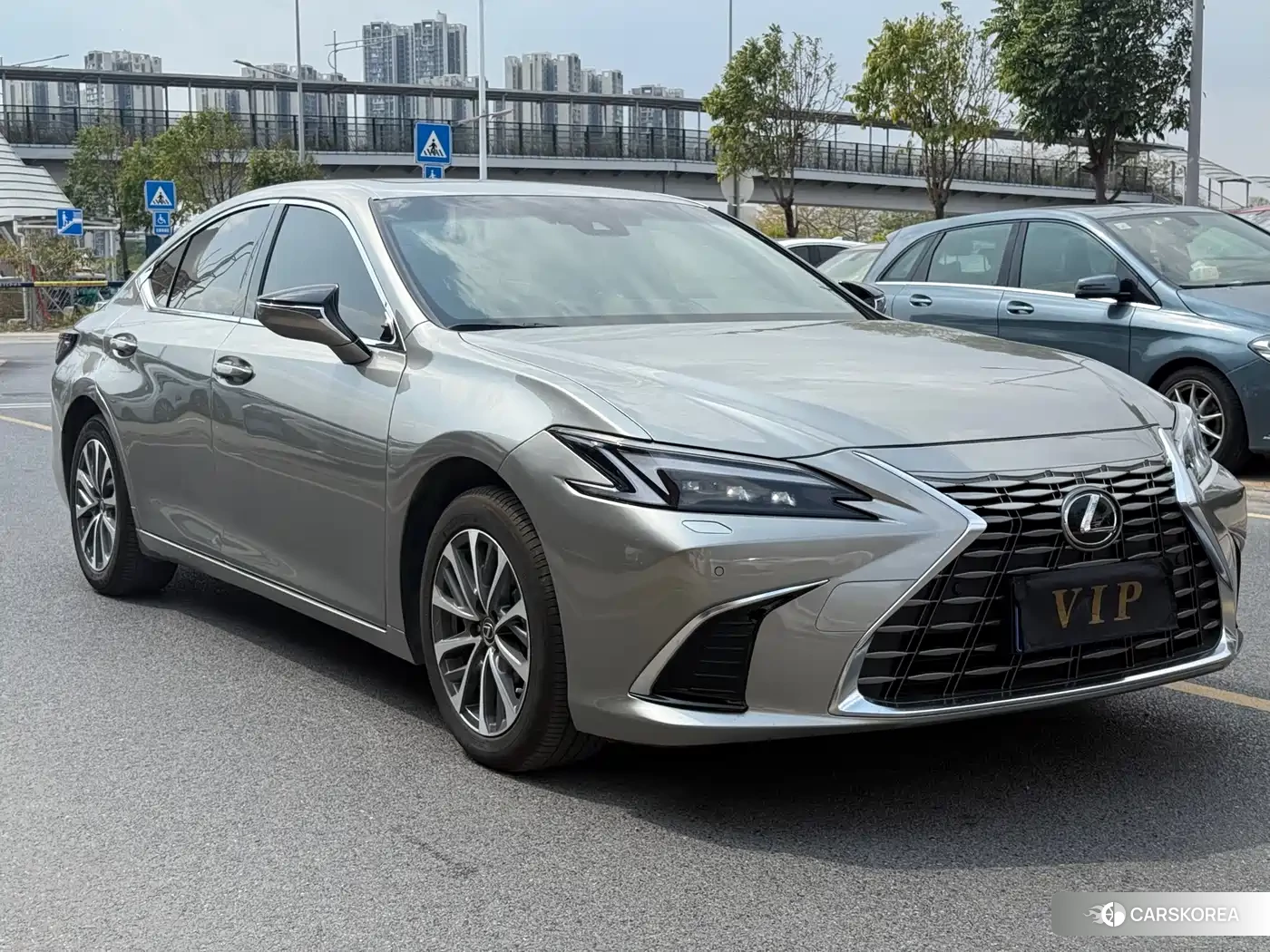 Lexus ES 2025 Champagne/brown из Китая