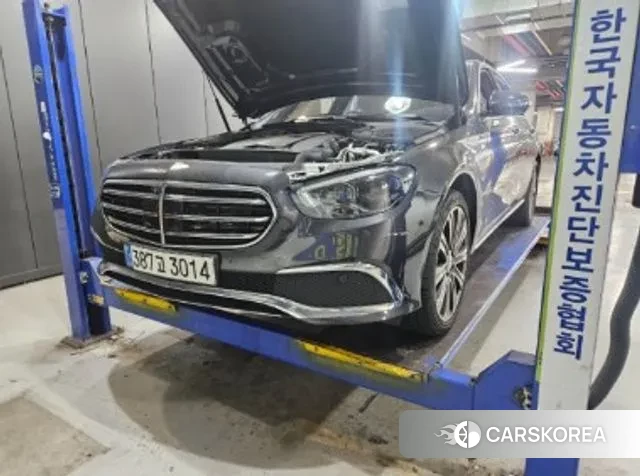 Mercedes-Benz E-Class W213 2022 Серый из Кореи