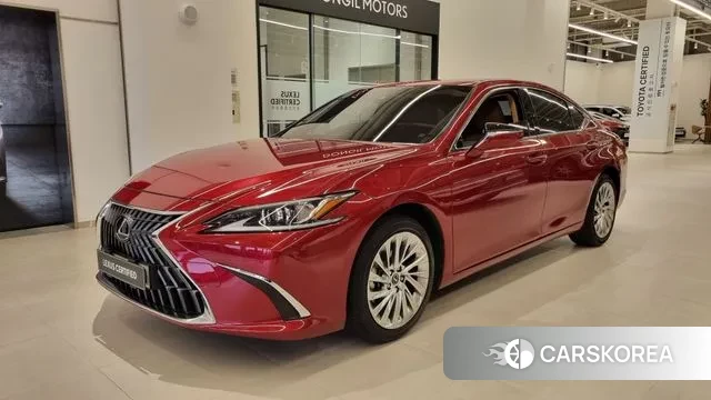 Lexus ES300h 7th generation 2023 Красный из Кореи