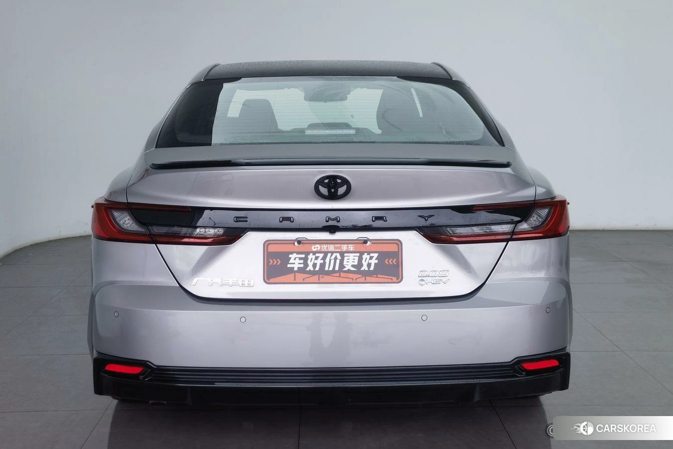 Toyota Camry 2024 Серебристо-серый из Китая