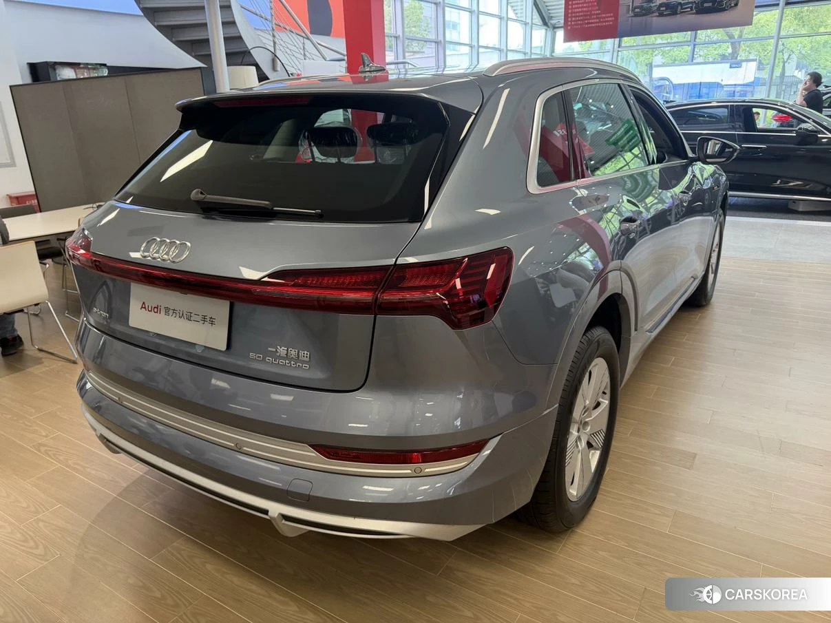 Audi e-tron 2021 Синий из Китая