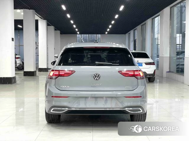 Volkswagen Golf 2023 Серебристо-серый из Китая