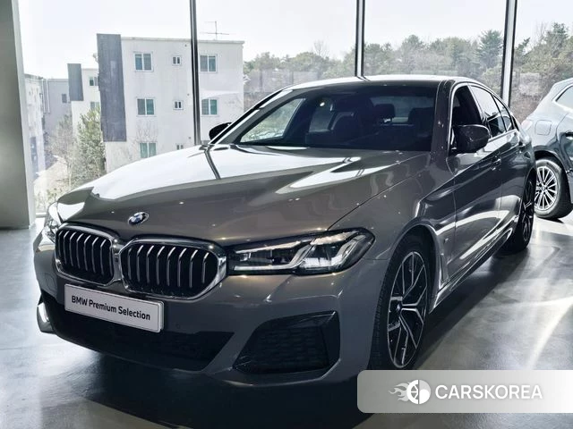BMW 5 Series (G30) 2021 Серебристо-серый из Кореи