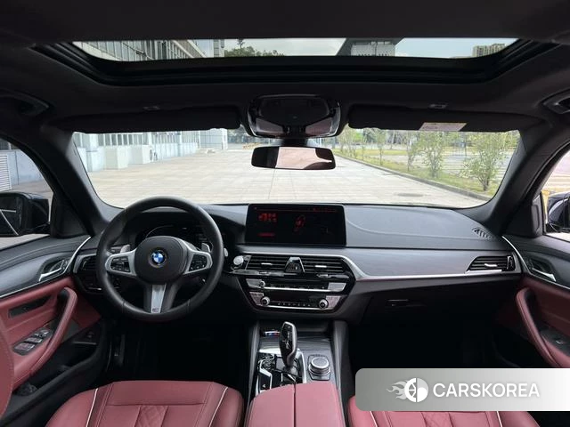 BMW 5 series 2022 Черный из Китая