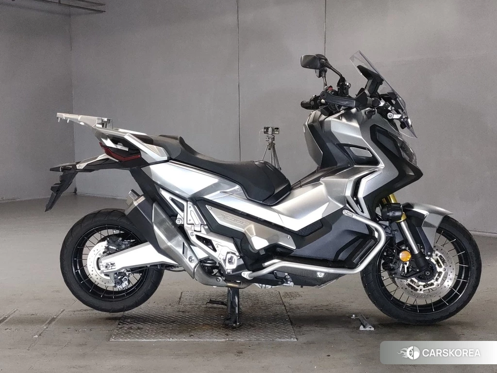 Проданный Honda X-ADV 750 2017 из Японии