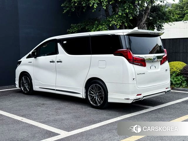 Toyota Elfa 2021 Белый из Китая