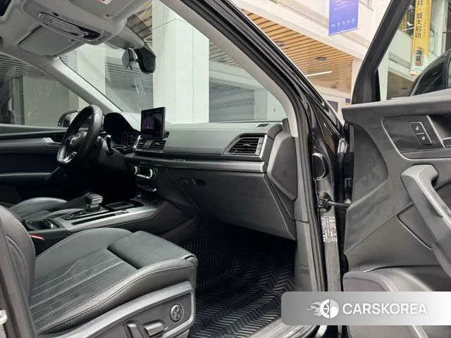 Audi Q5L 2022 Черный из Китая