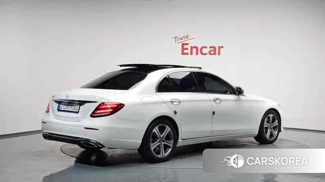 Mercedes-Benz E-Class W213 2019 Белый из Кореи