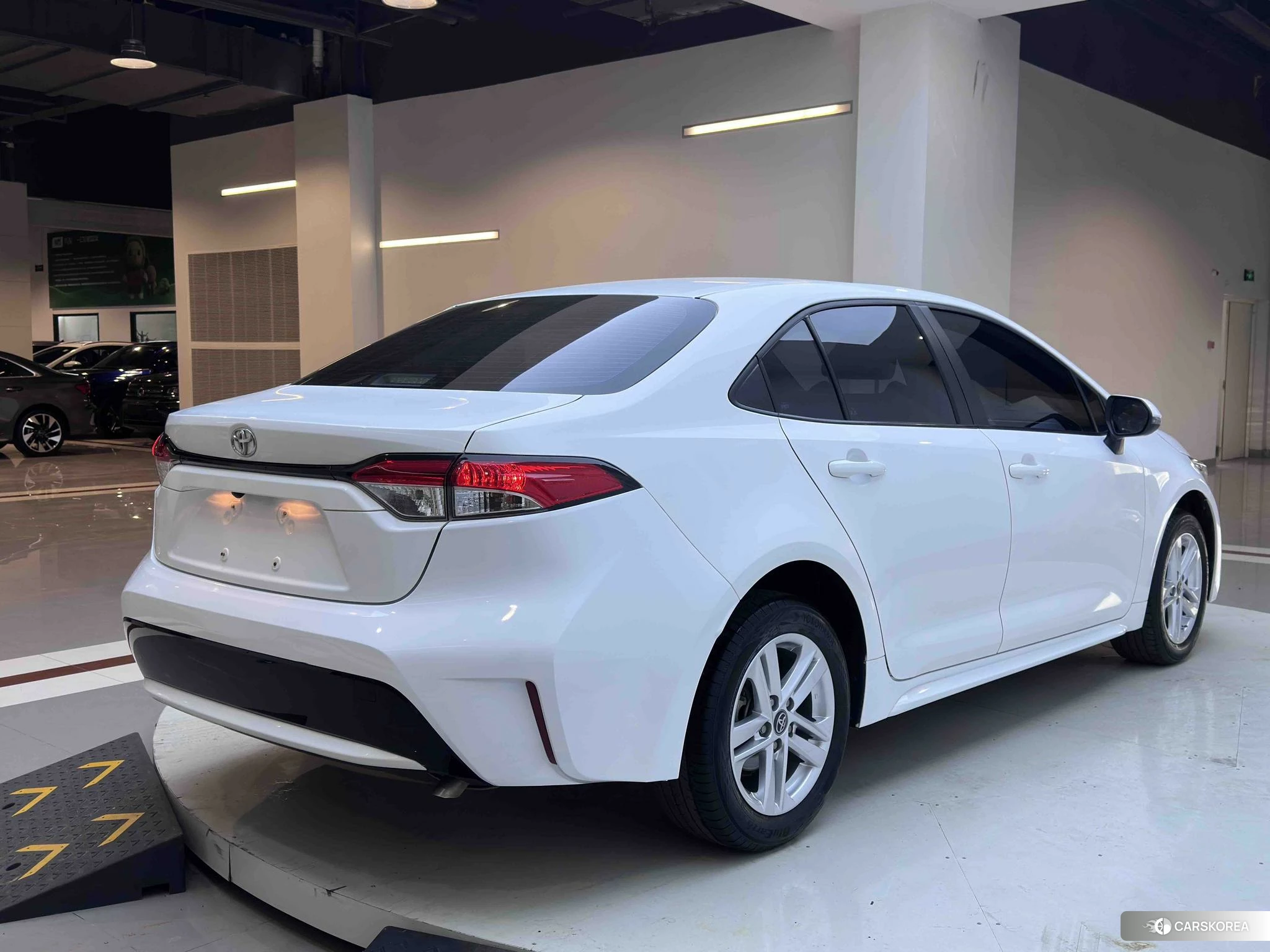 Toyota Lei Ling 2021 Белый из Китая