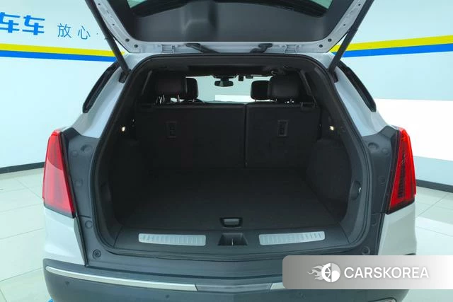 Cadillac XT5 2021 Белый из Китая