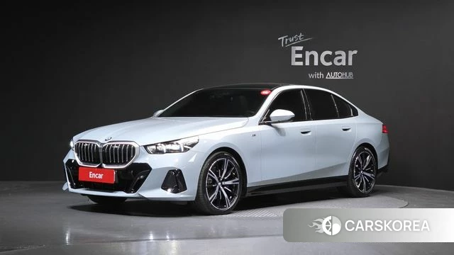 BMW 5 Series (G60) 2024 Цвет галактики из Кореи