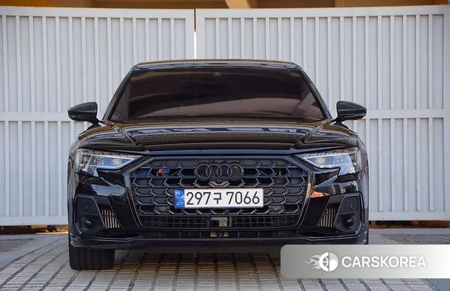 Audi S8 (D5) 2023 Черный из Кореи