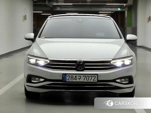 Volkswagen Passat GT (B8) 2022 Белый из Кореи