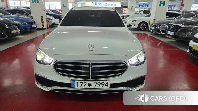 Mercedes-Benz E-Class W213 2022 Белый из Кореи