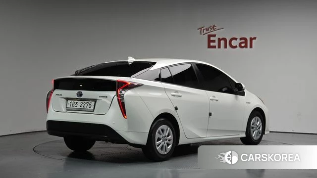 Toyota Prius 4th Generation 2018 Белый из Кореи