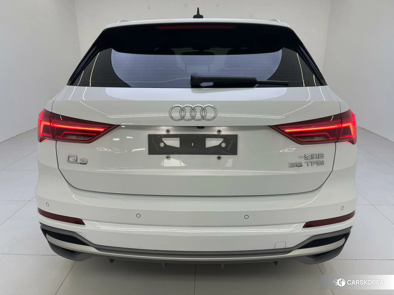 Audi Q3 2021 Белый из Китая
