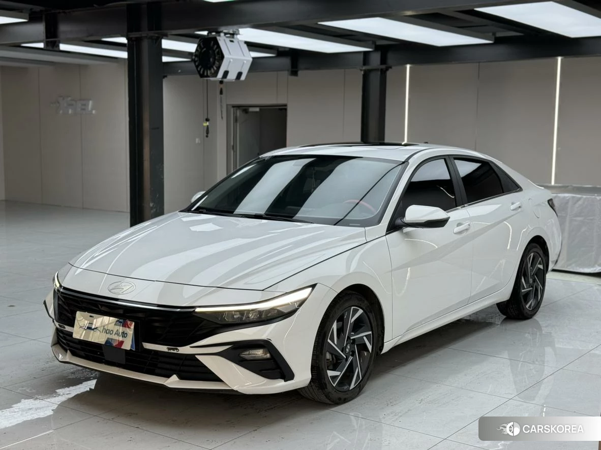 Hyundai Elantra 2023 Белый из Китая