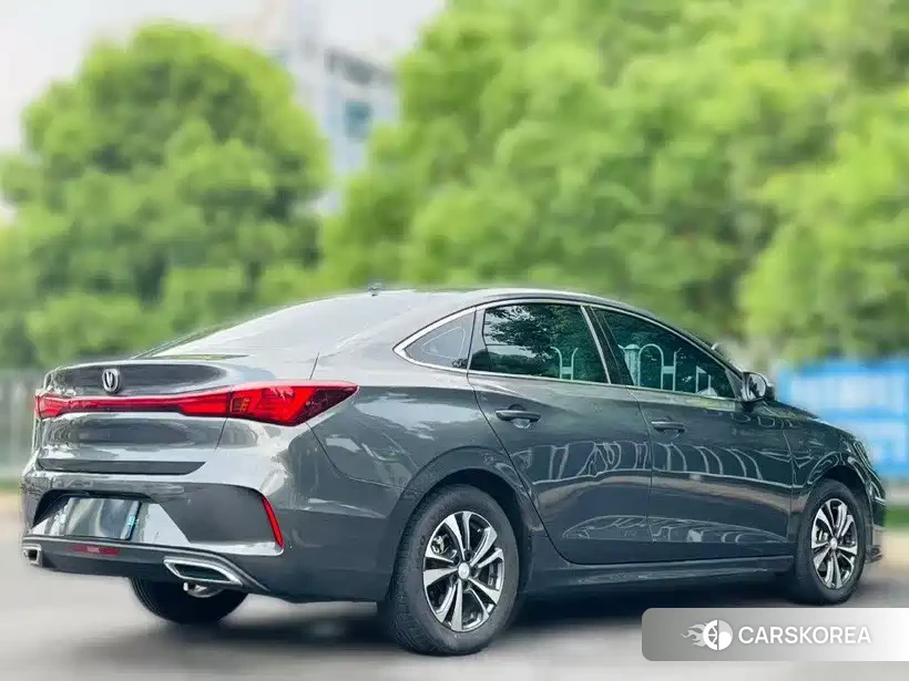 Chang'an Yidong 2022 Silver/gray из Китая