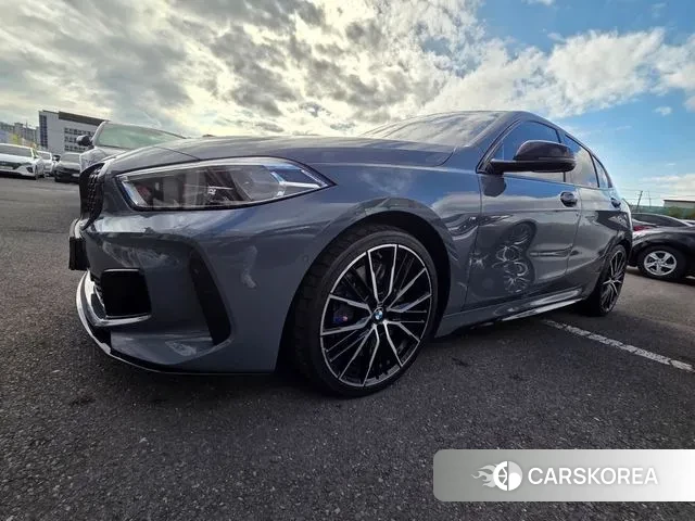 BMW 1 Series (F40) 2021 Серебристо-серый из Кореи