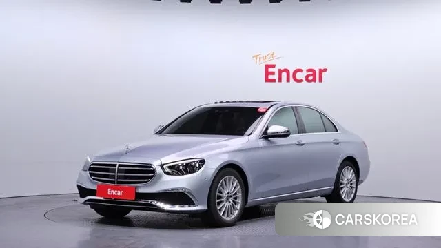 Mercedes-Benz E-Class W213 2021 Серебристо-серый из Кореи