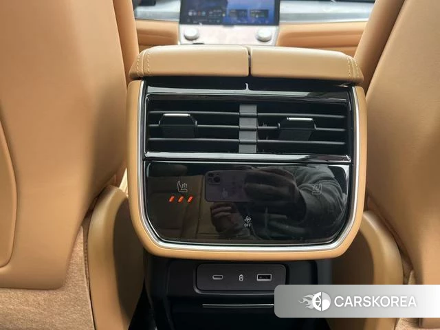 Lynk 09 2026 Черный из Китая