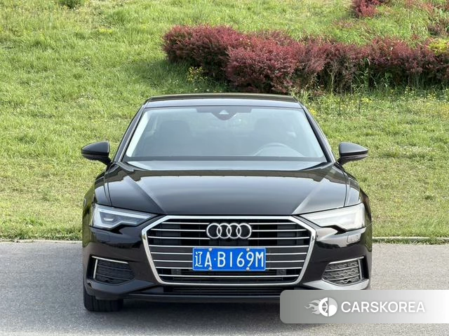 Audi A6L 2022 Черный из Китая