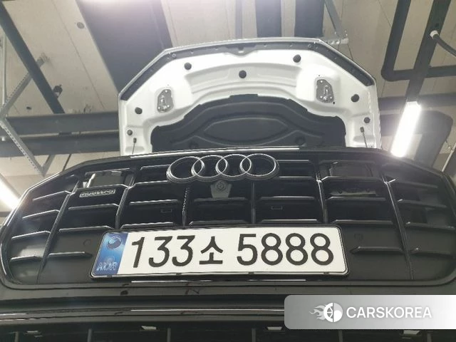 Audi Q8 (4M) 2023 Белый из Кореи