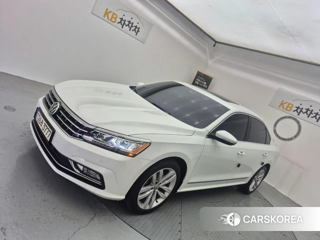 Volkswagen The New Passat 2018 Белый из Кореи