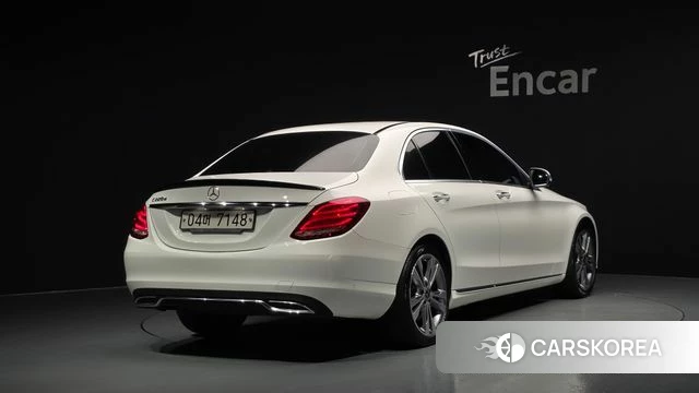 Mercedes-Benz C-Class W205 2018 Белый из Кореи