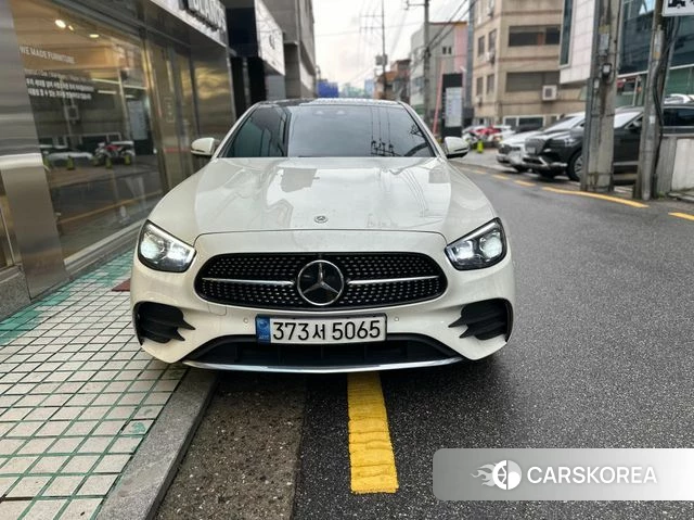 Mercedes-Benz E-Class W213 2021 Белый из Кореи