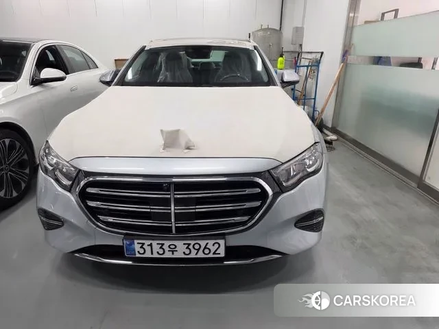 Mercedes-Benz E-Class W214 2025 Белый из Кореи