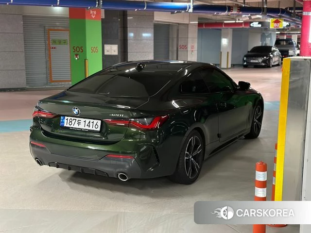BMW 4 Series (G22) 2022 Темно-зеленый из Кореи