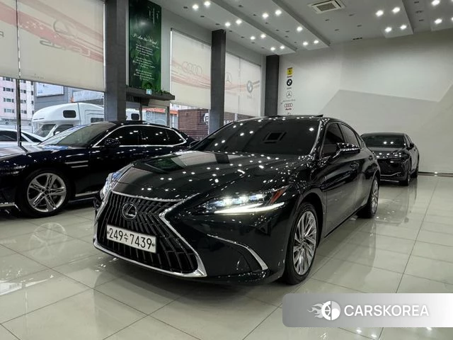 Lexus ES300h 7th generation 2024 Черный из Кореи