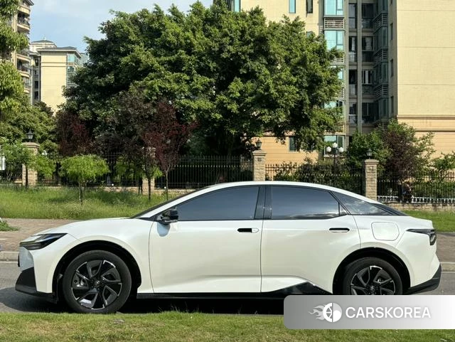 Toyota bZ3 2024 Белый из Китая