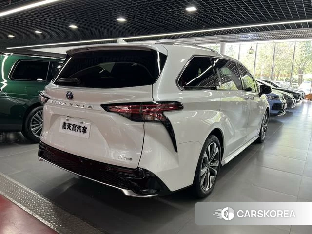 Toyota Grevia 2023 Белый из Китая