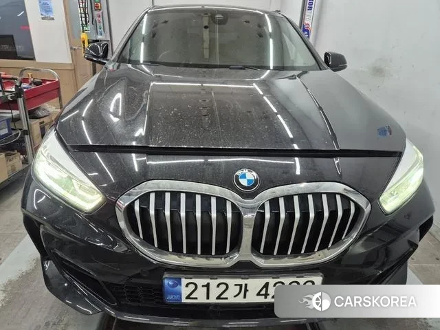 BMW 1 Series (F40) 2023 Черный из Кореи