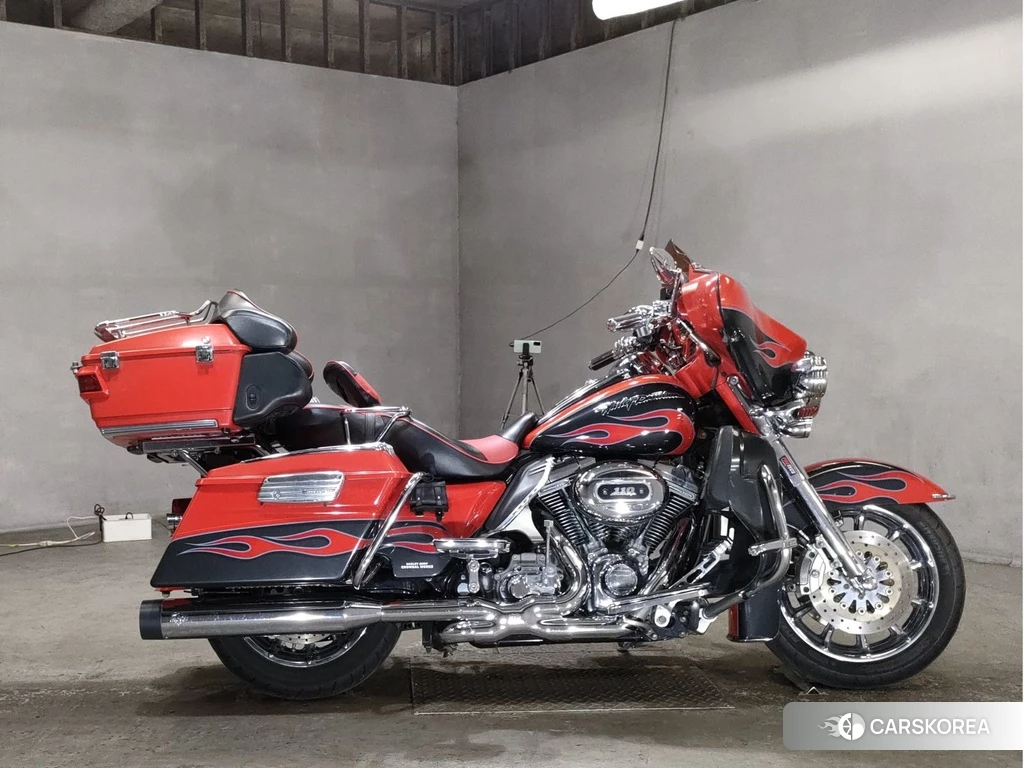 Проданный Harley-Davidson Electra Glide FLHTCUSE1800 CVO 2010 из Японии