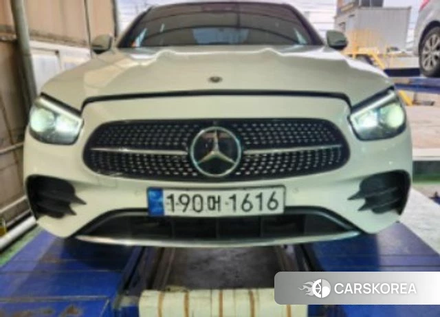 Mercedes-Benz E-Class W213 2022 Белый из Кореи