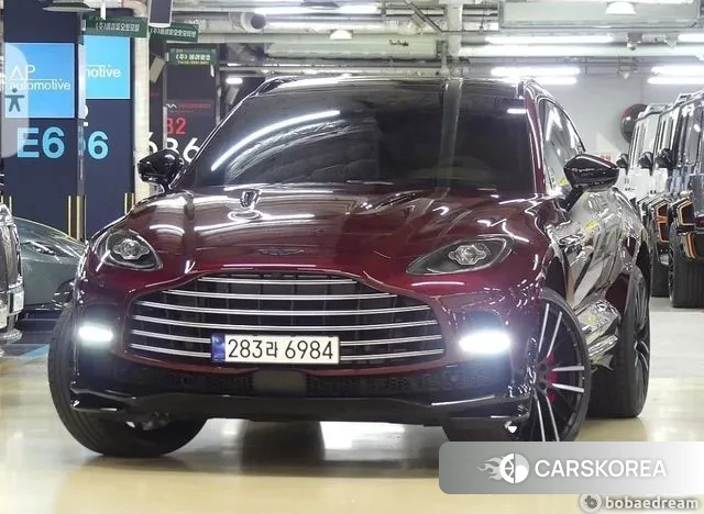 Aston Martin DBX 2023 Красный из Кореи