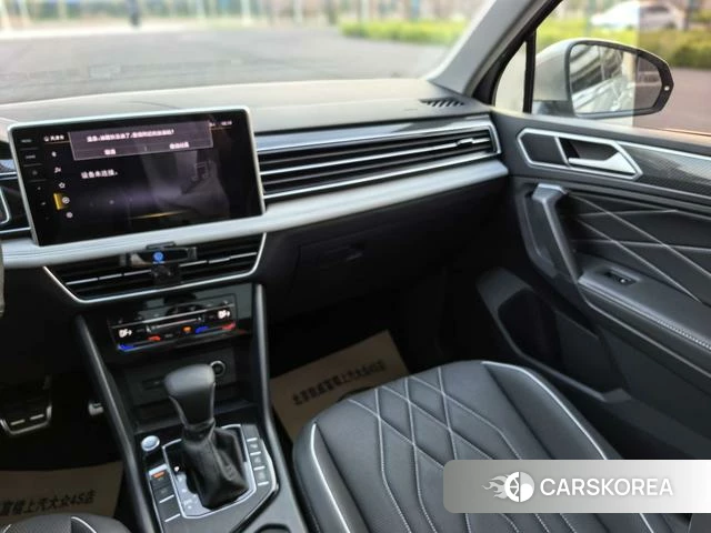 Volkswagen Tiguan L 2022 Серебристо-серый из Китая
