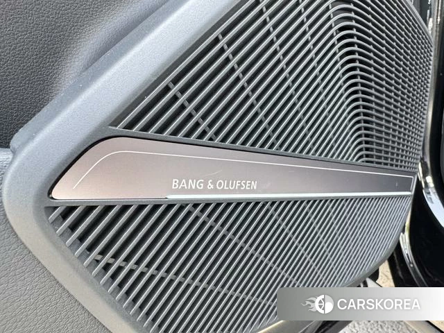 Audi Q5L 2021 Черный из Китая