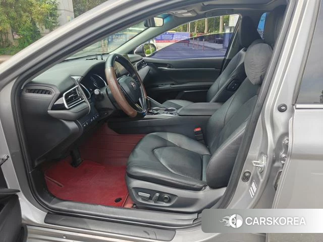 Toyota Camry 2021 Серебристо-серый из Китая