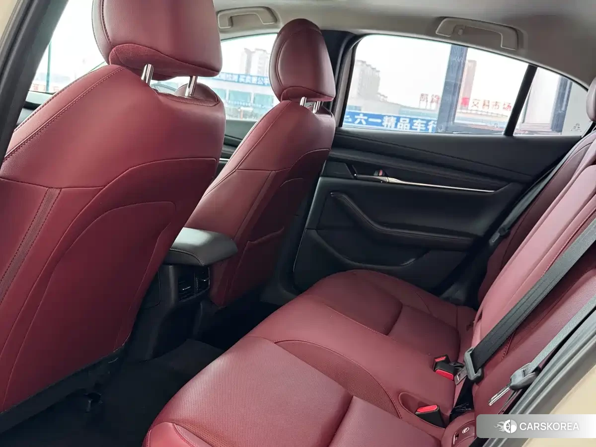 Mazda 3 2023 Белый из Китая