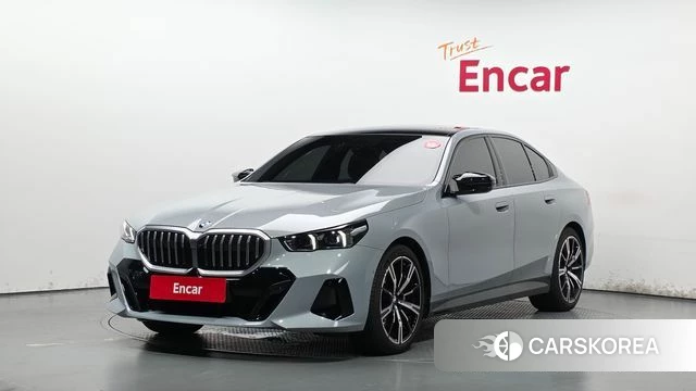 BMW 5 Series (G60) 2025 Серебристо-серый из Кореи