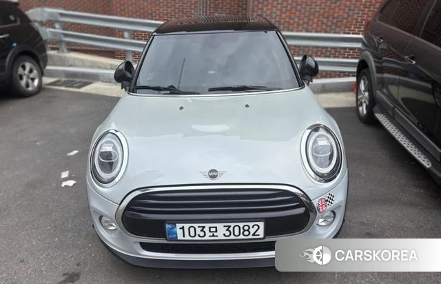 Mini Cooper D 2019 Светло-серебряный цвет из Кореи