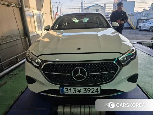 Mercedes-Benz E-Class W214 2025 Белый из Кореи